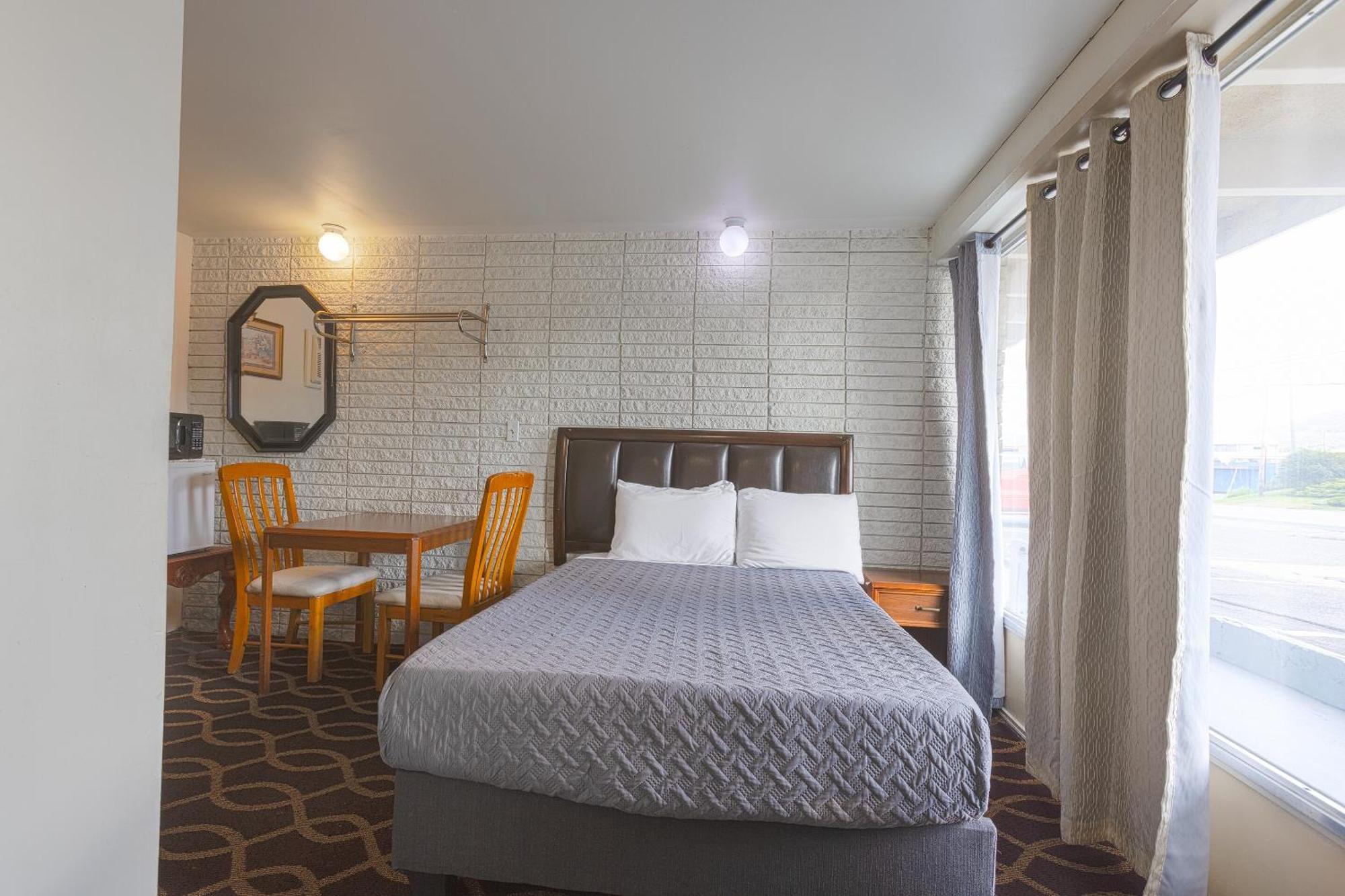 Sonrise Inn Lincoln Hwy By Oyo Breezewood Exterior photo