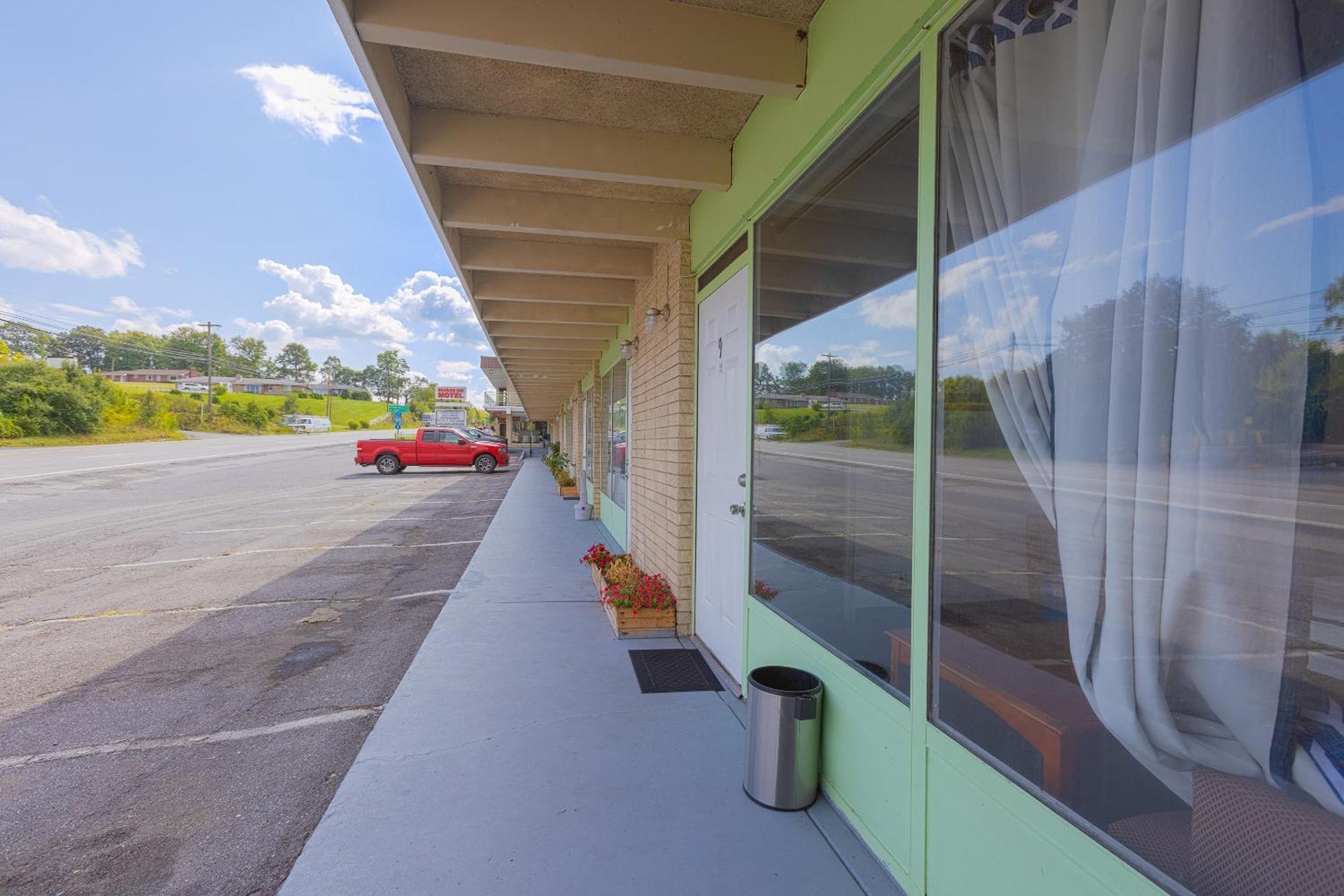 Sonrise Inn Lincoln Hwy By Oyo Breezewood Exterior photo