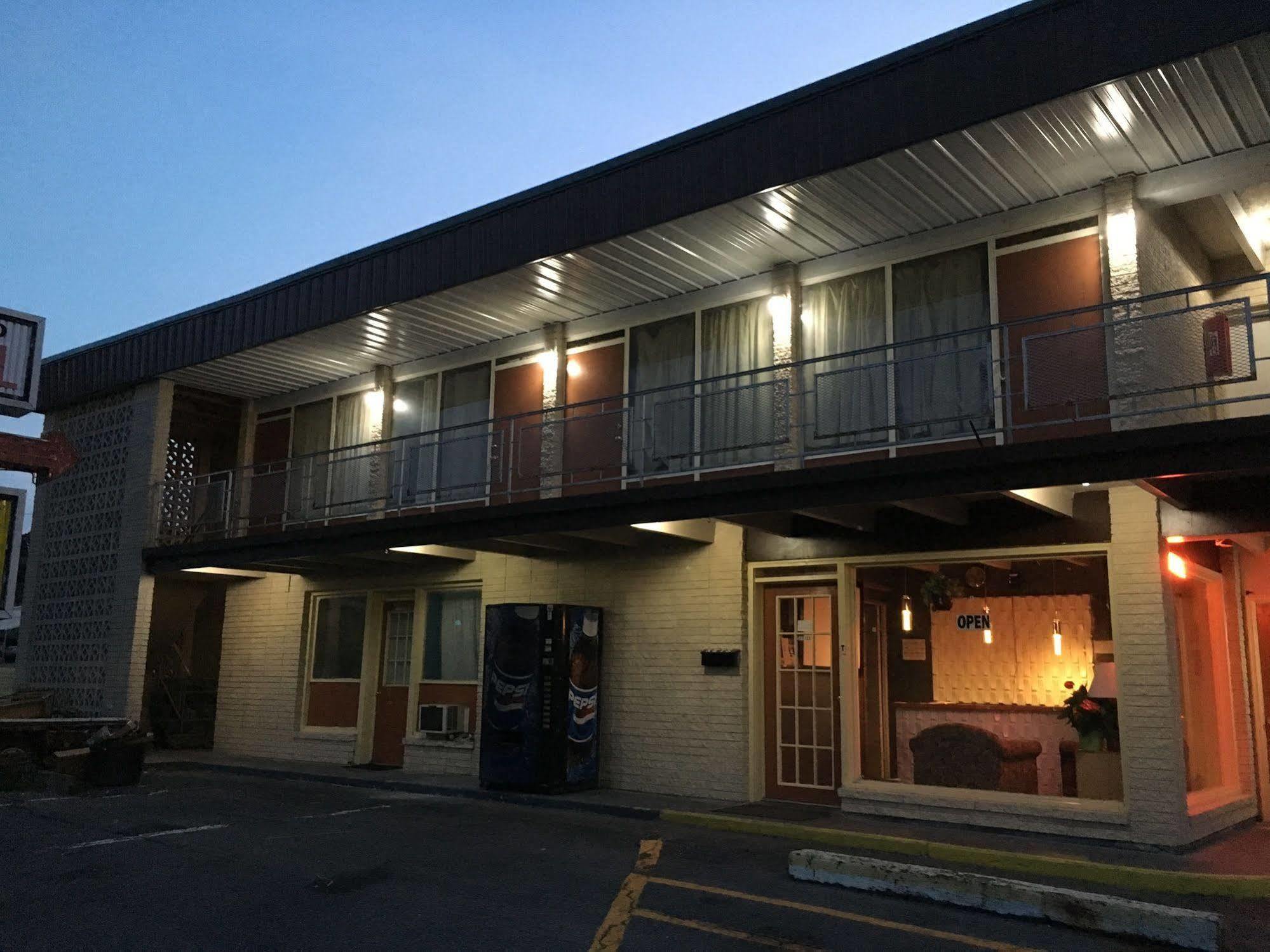 Sonrise Inn Lincoln Hwy By Oyo Breezewood Exterior photo